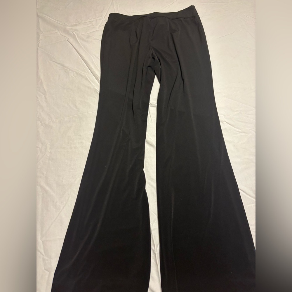 Two Hearts Maternity Black Women's Flare Leggings size small - Picture 7 of 7